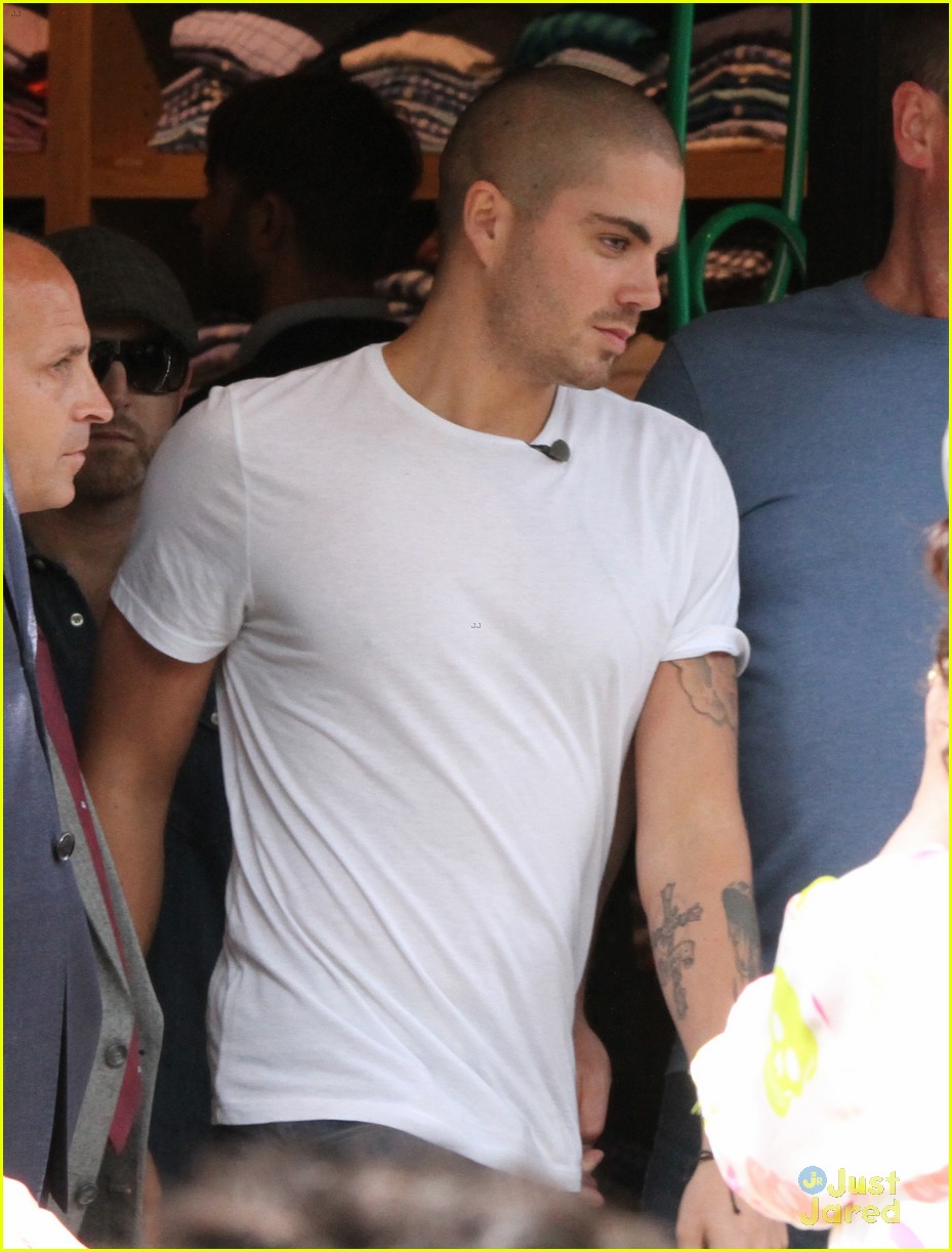 the wanted extra appearance at the grove 12