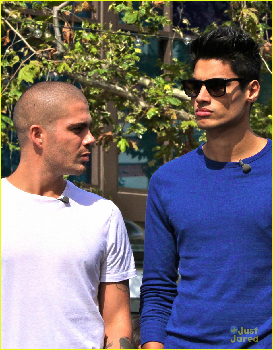the wanted extra appearance at the grove 16