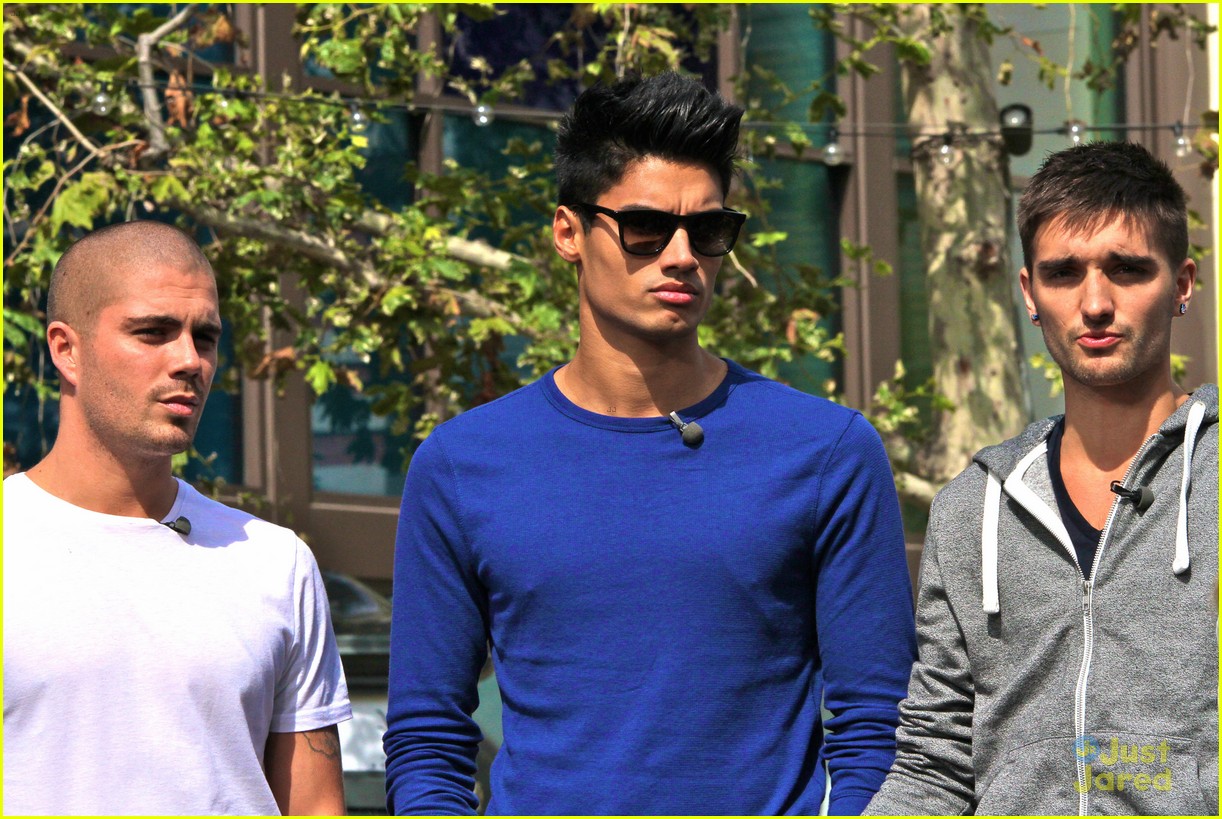 the wanted extra appearance at the grove 17