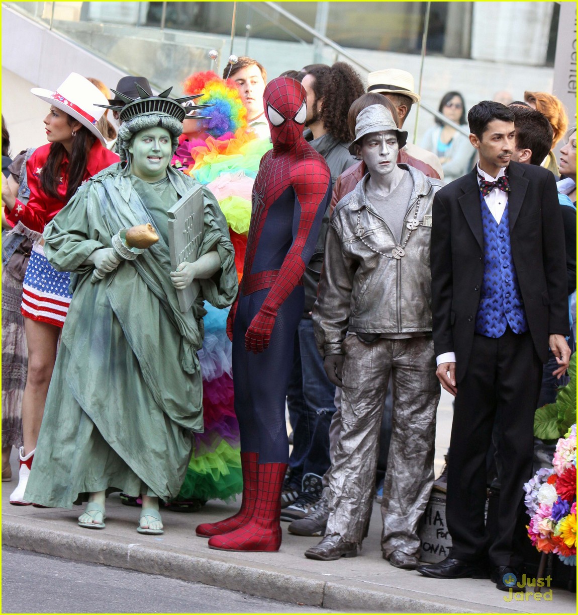 andrew garfield spiderman young fans 03