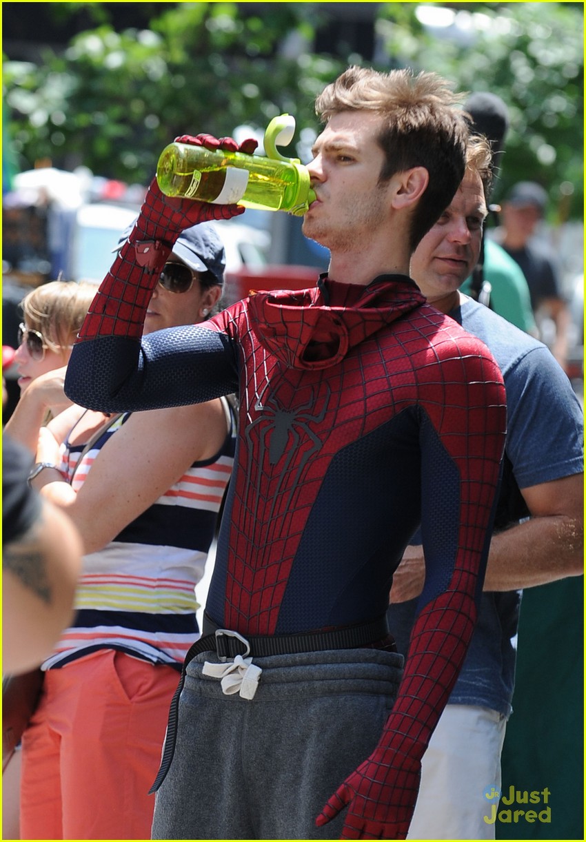 andrew garfield spiderman young fans 06