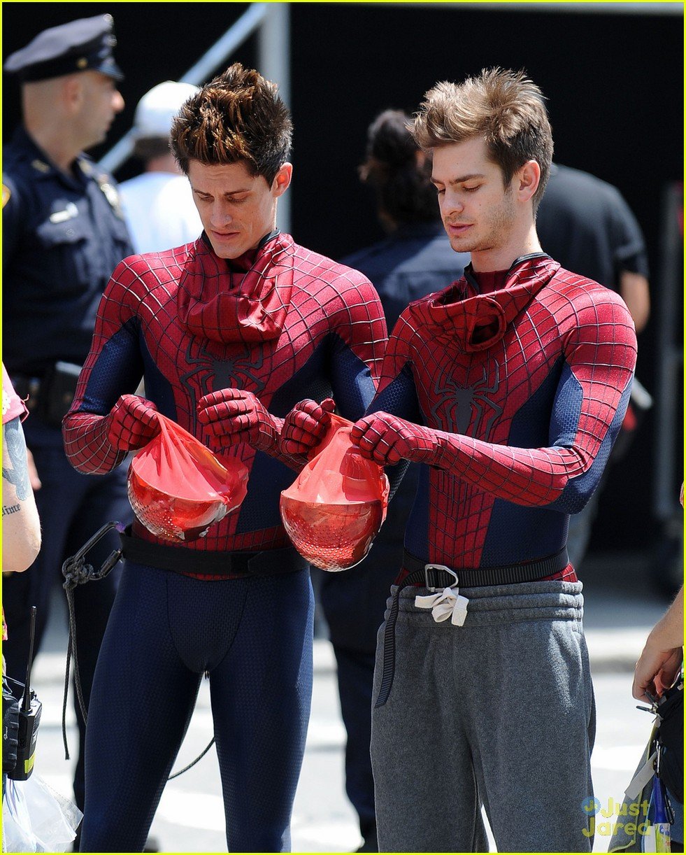 andrew garfield spiderman young fans 07