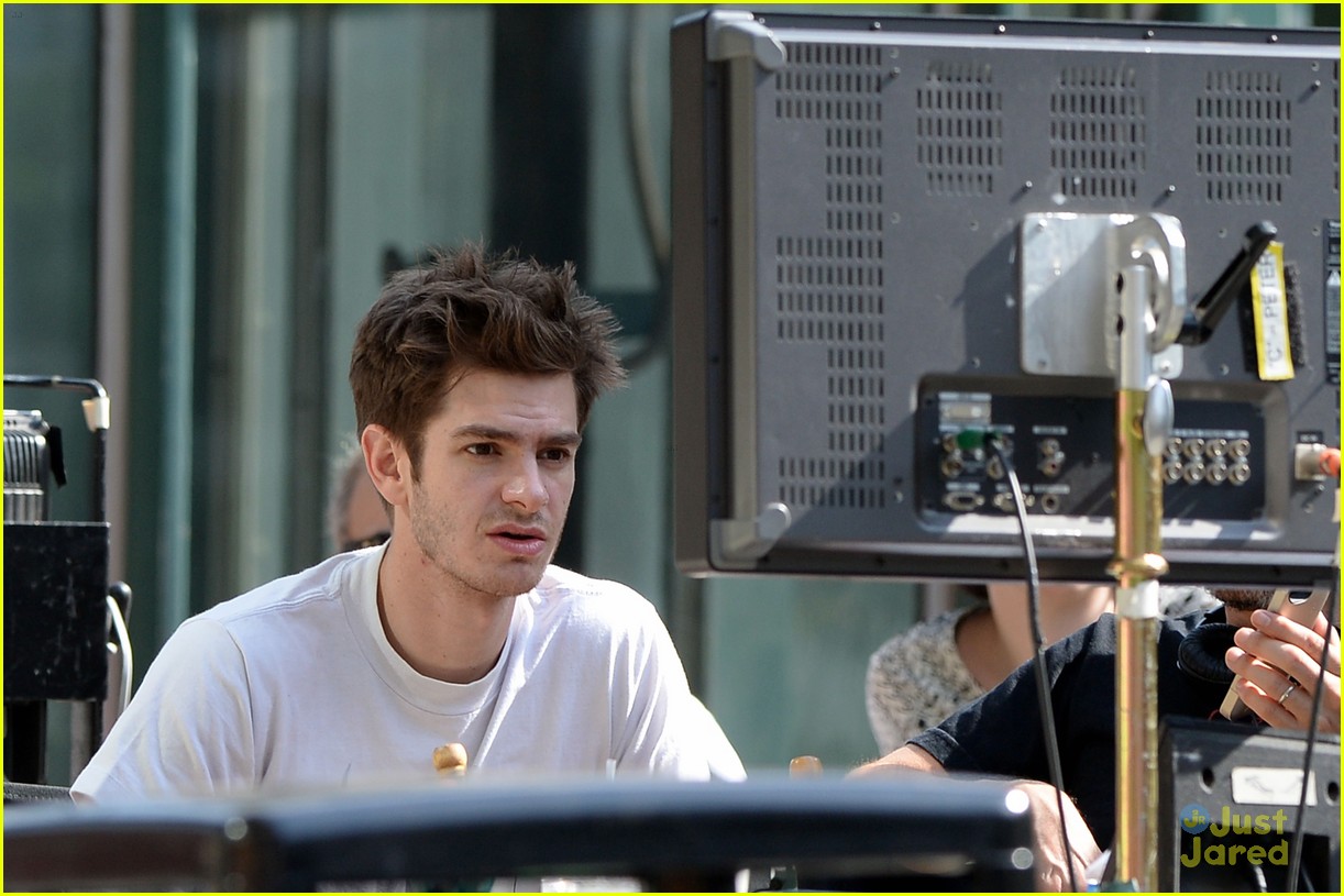 andrew garfield spiderman young fans 13