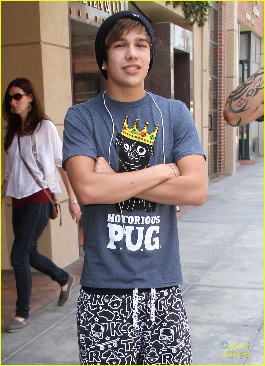 austin mahone visits the doctor following japan trip 04
