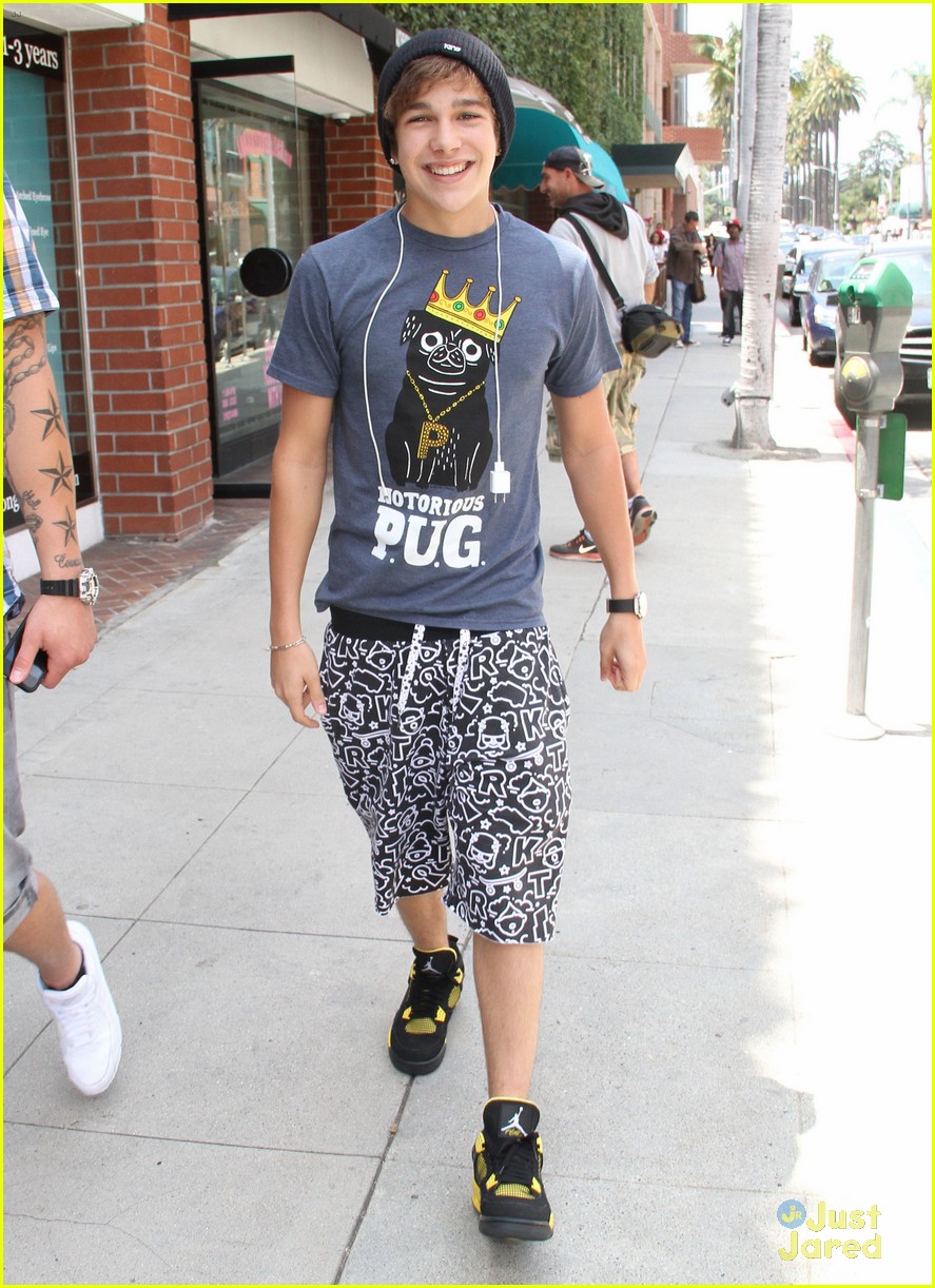 austin mahone visits the doctor following japan trip 05