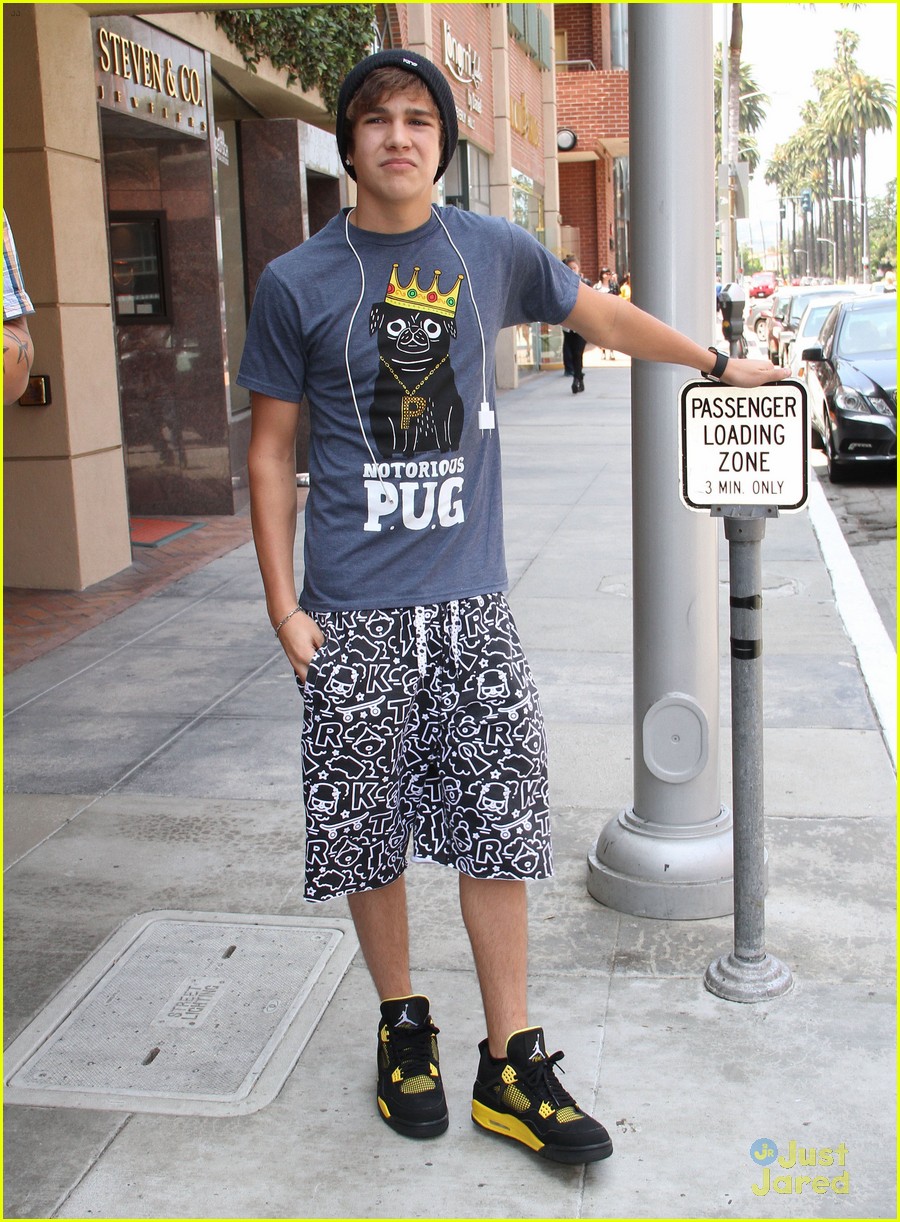austin mahone visits the doctor following japan trip 08