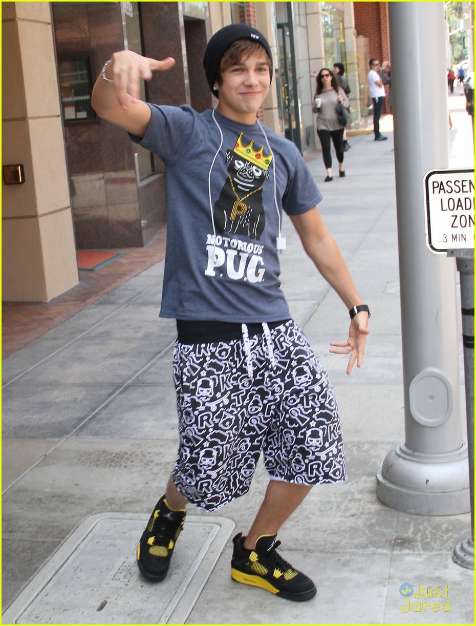 austin mahone visits the doctor following japan trip 11