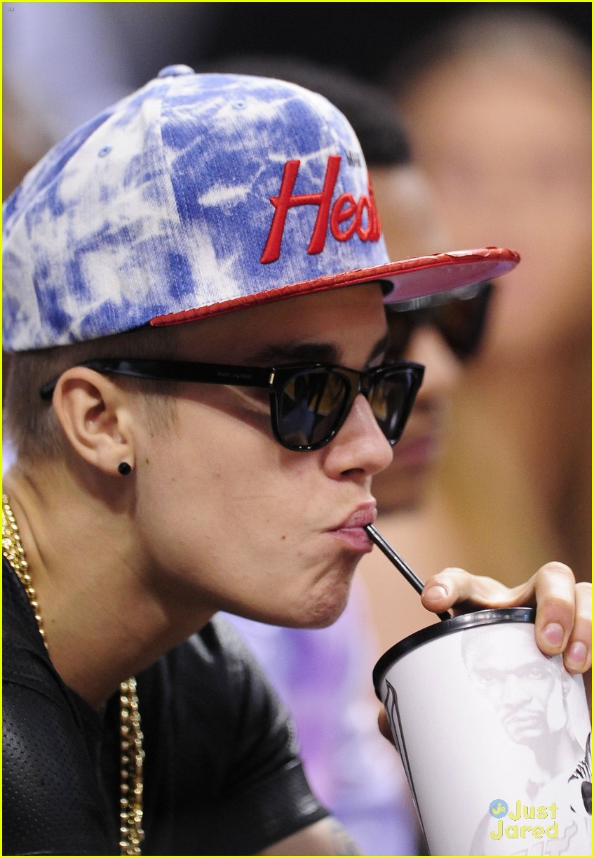 justin bieber sits courtside at miami heat playoff game 02