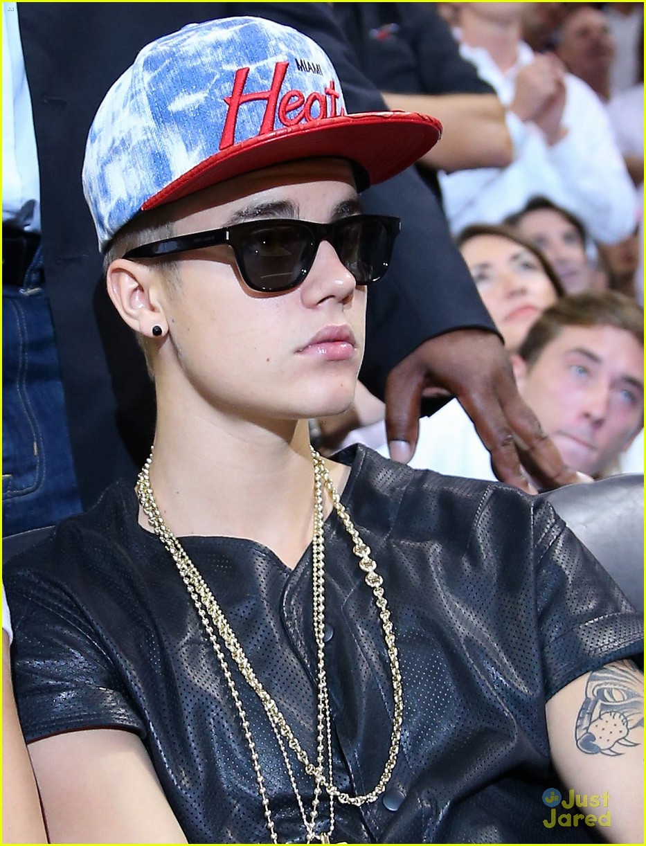 justin bieber sits courtside at miami heat playoff game 07