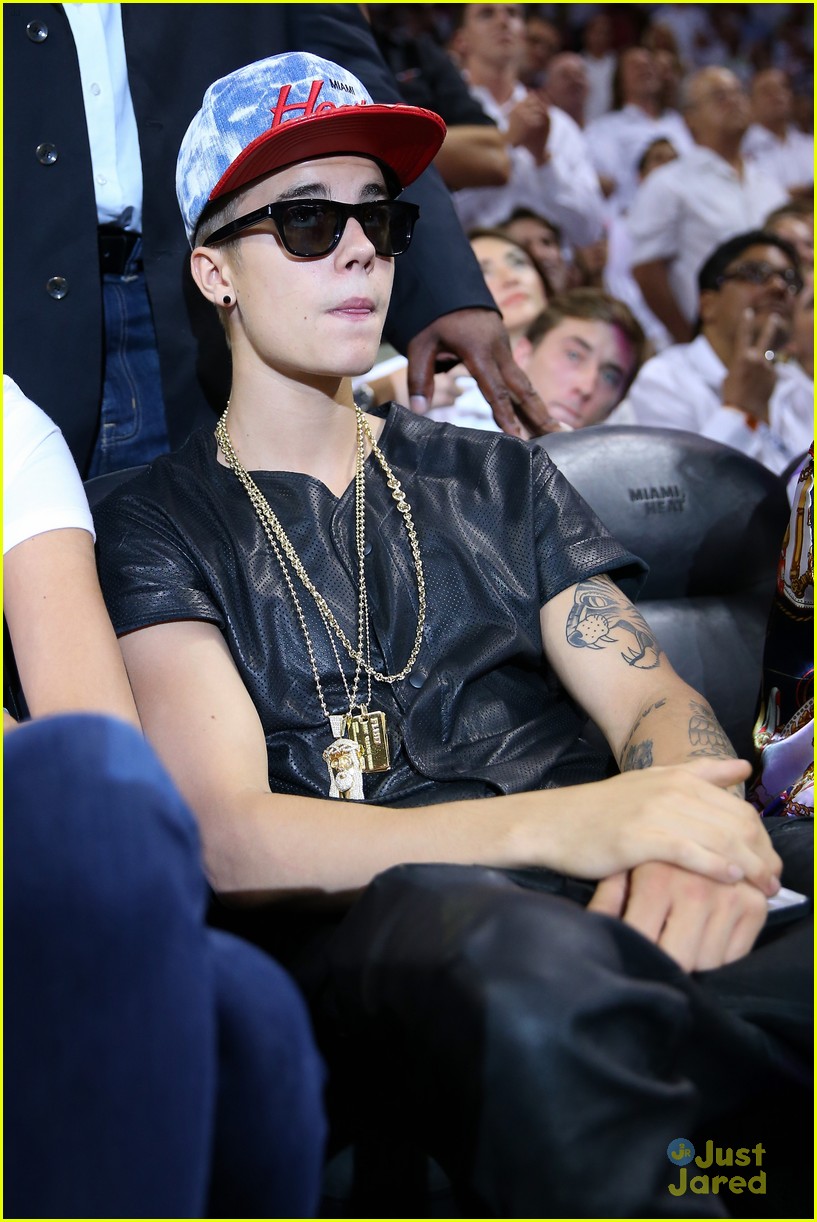 justin bieber sits courtside at miami heat playoff game 08