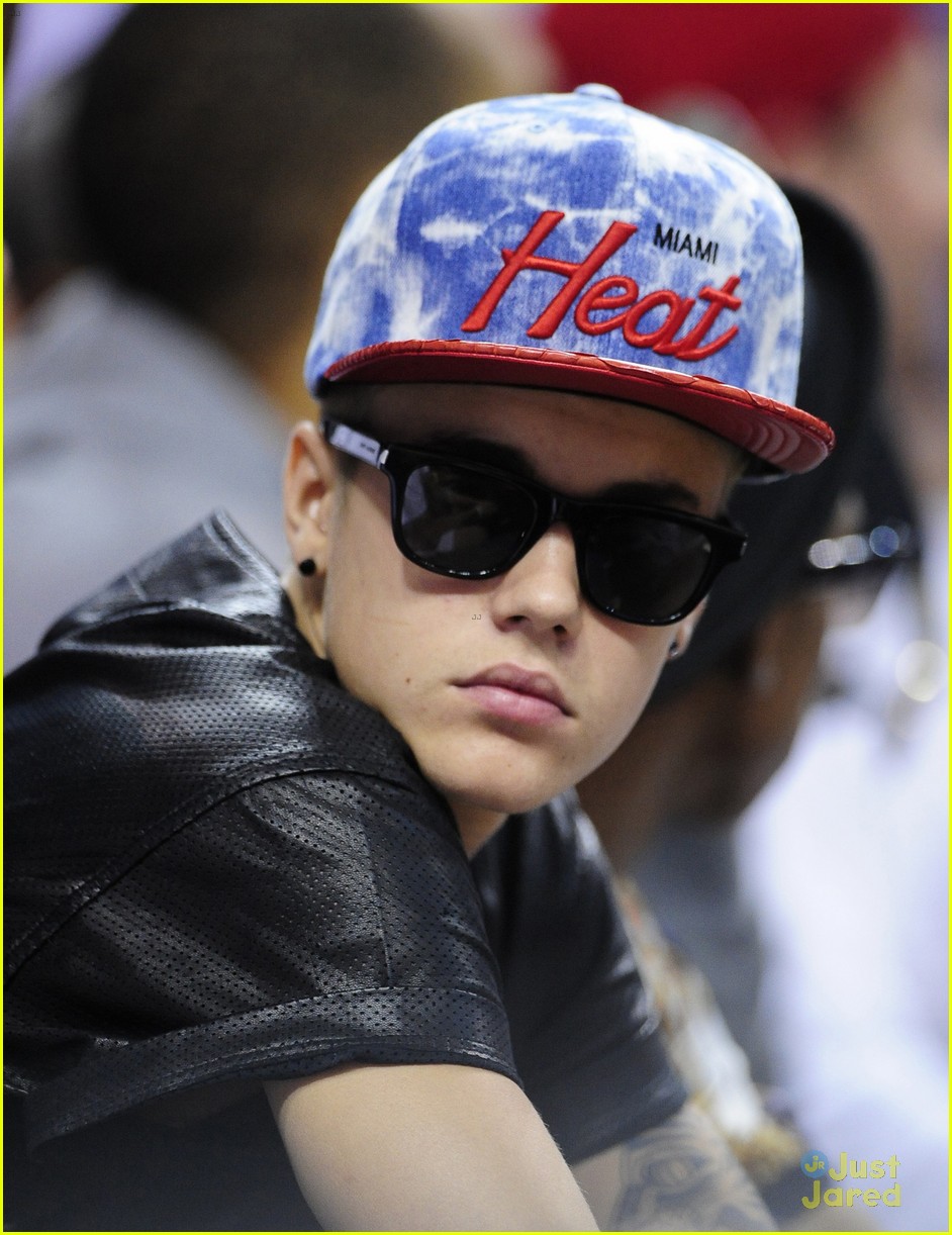 justin bieber sits courtside at miami heat playoff game 14