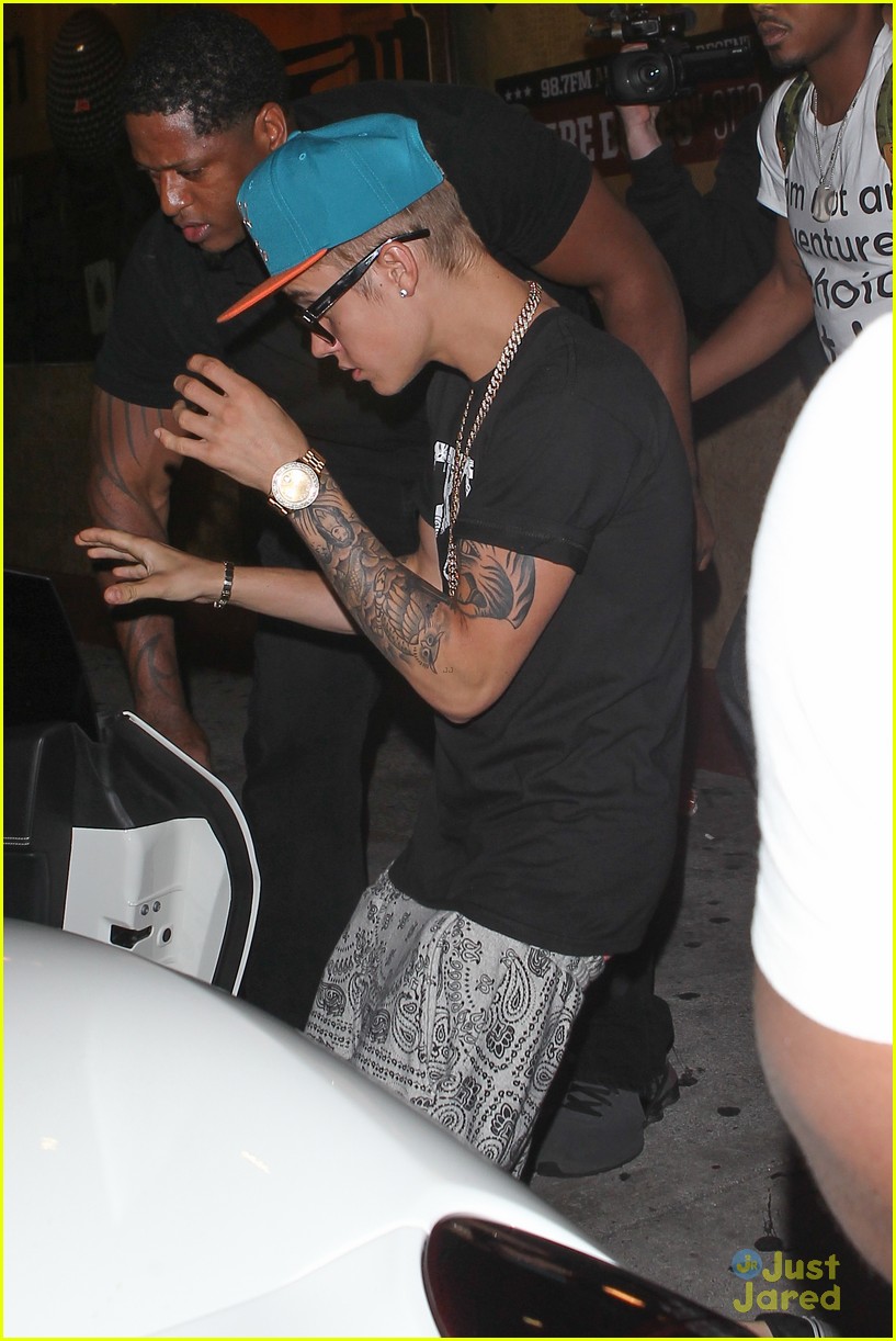 justin bieber shows off half sleeve of tattoos 10