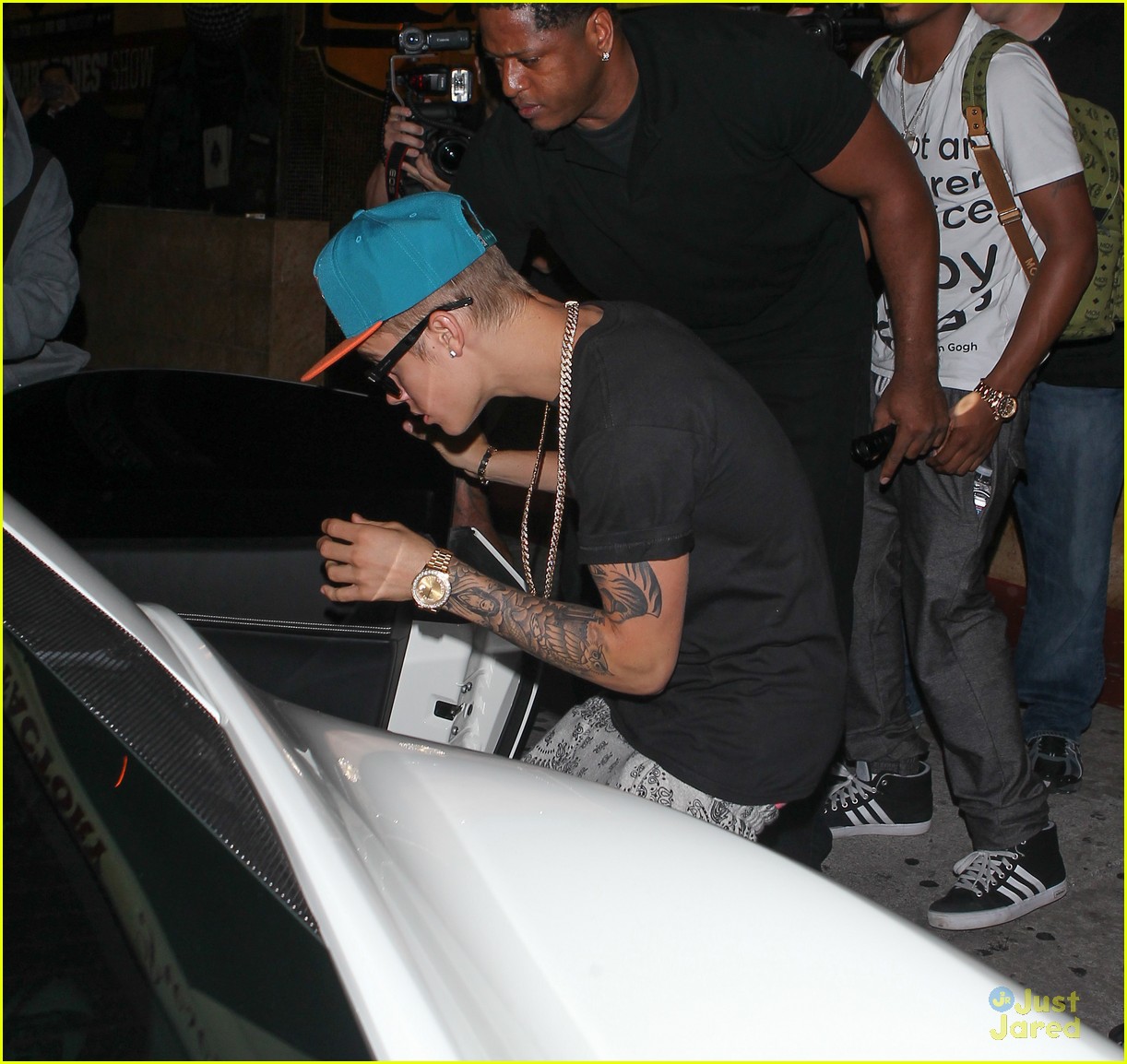justin bieber shows off half sleeve of tattoos 14