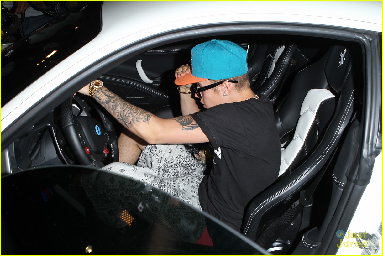 justin bieber shows off half sleeve of tattoos 18