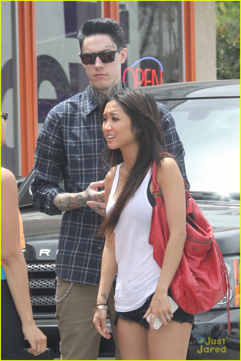 brenda song trace cyrus sushi lunch duo 04