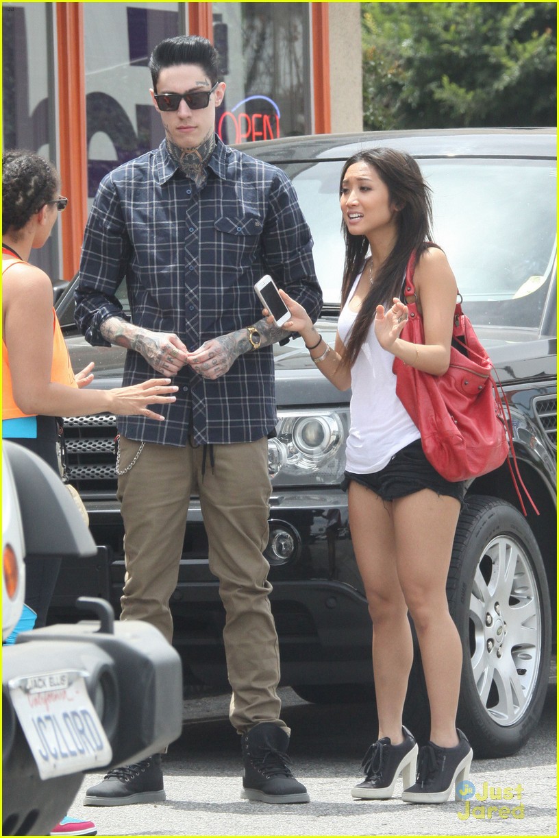 brenda song trace cyrus sushi lunch duo 05