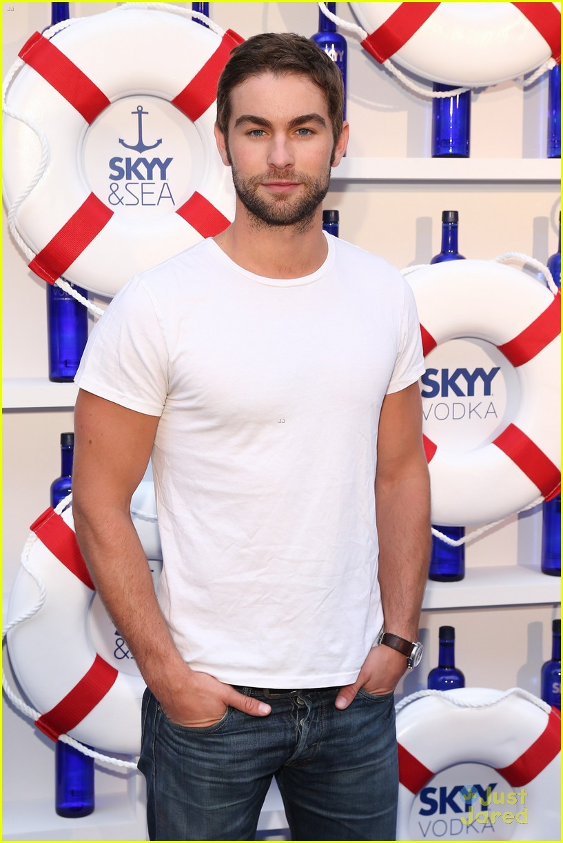 chace crawford governors ball music festival kick off party 04