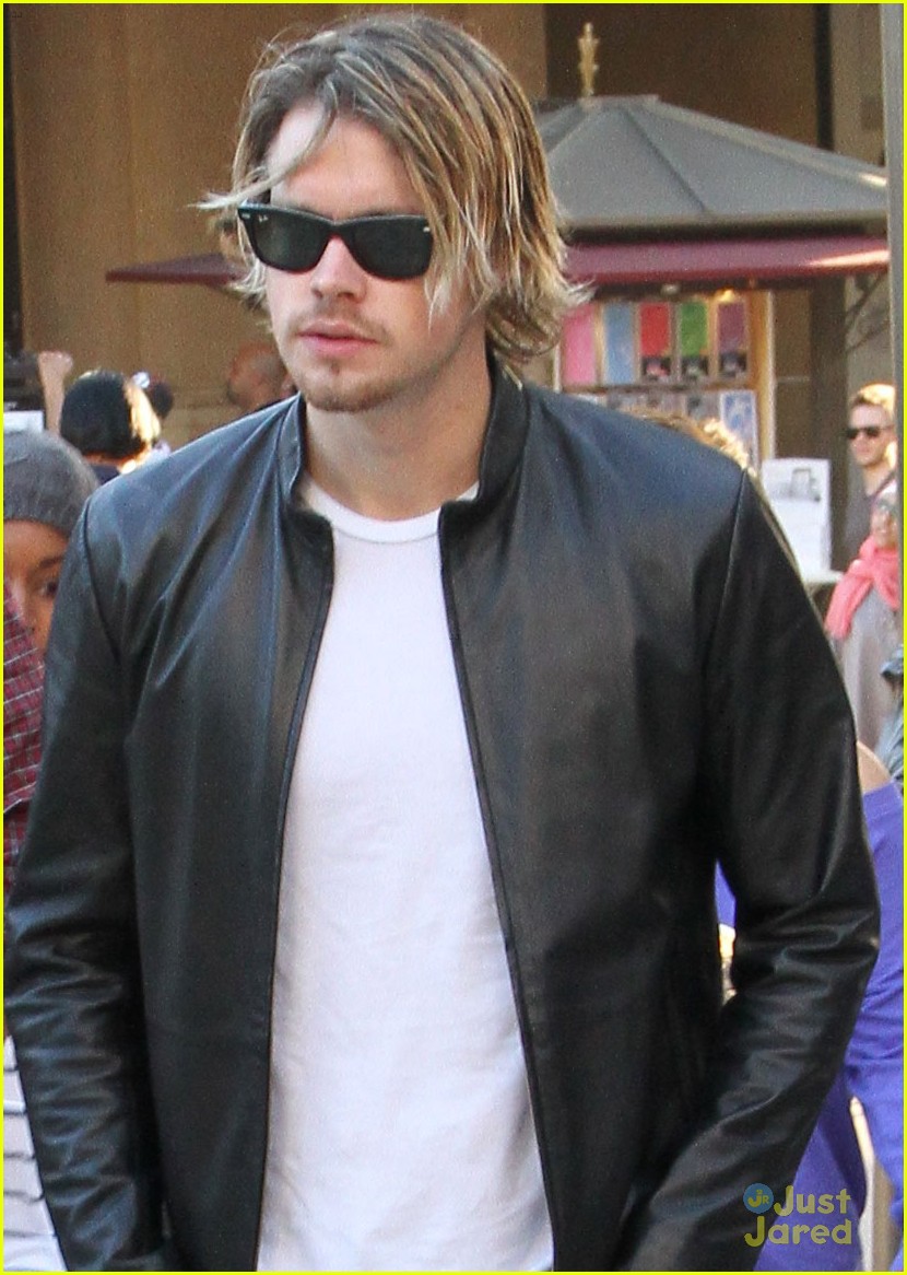 chord overstreet grabs dinner at the grove 03