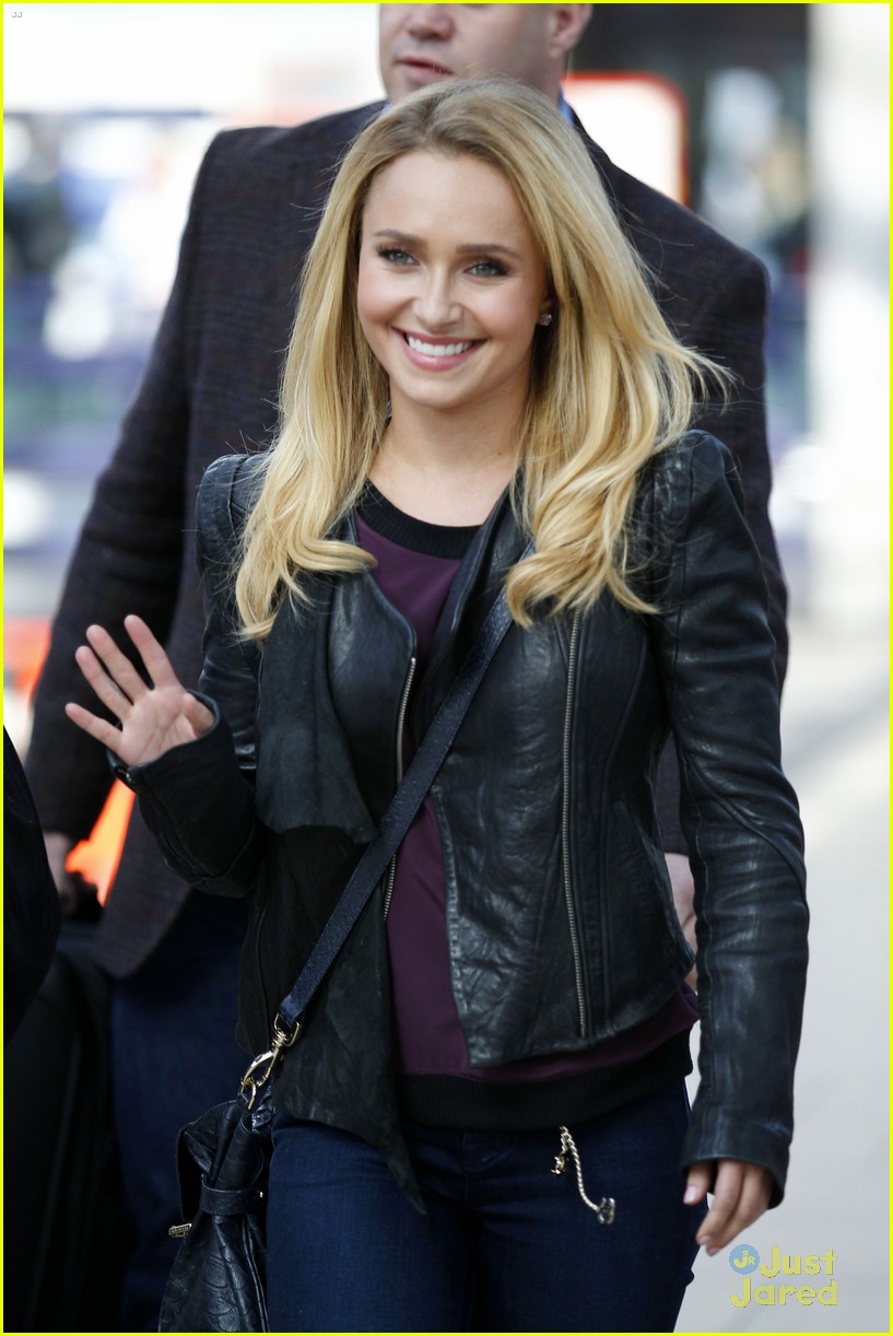 hayden panettiere takes the train to manchester 14