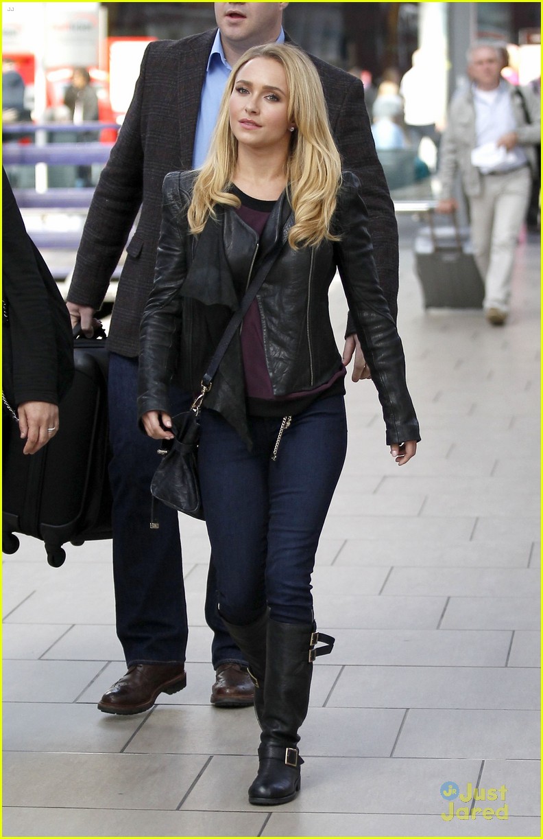 hayden panettiere takes the train to manchester 15