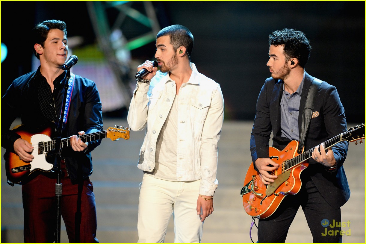 jonas brothers miss usa competition performance watch now 01