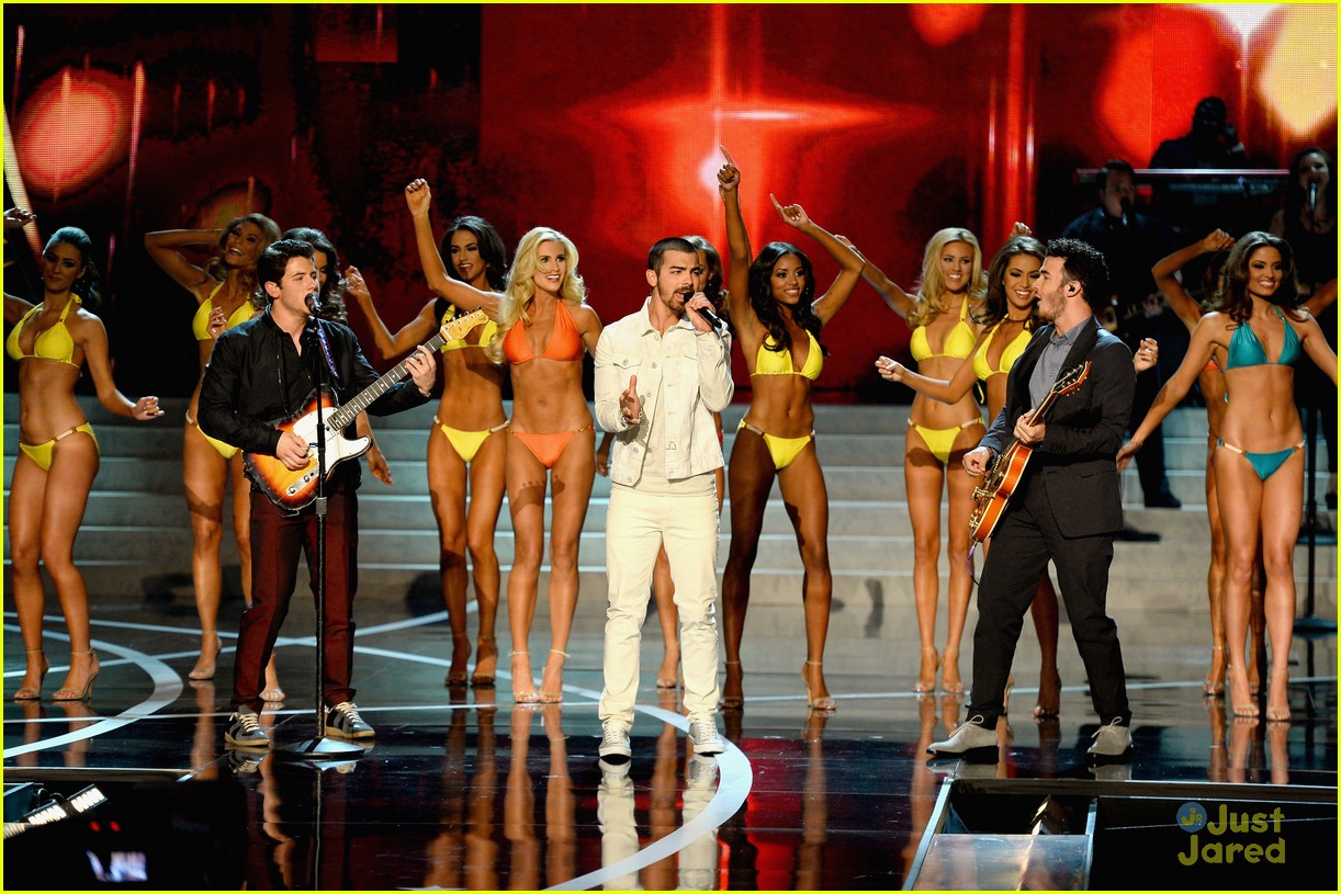 jonas brothers miss usa competition performance watch now 14