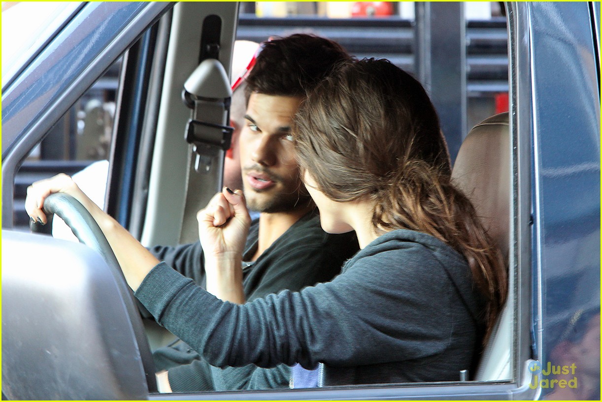 taylor lautner bench campaign behind the scenes 01