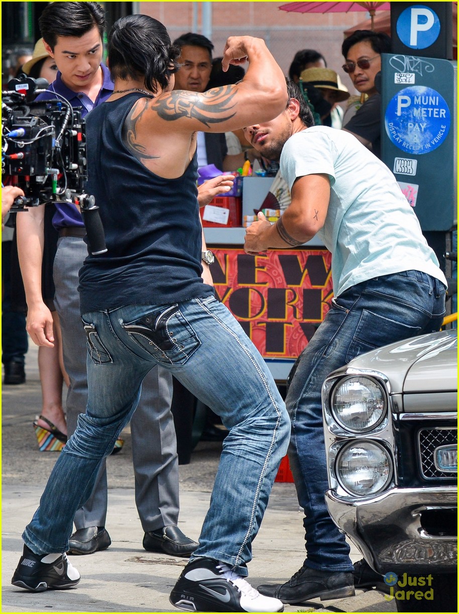 taylor lautner roughed up tracers 05