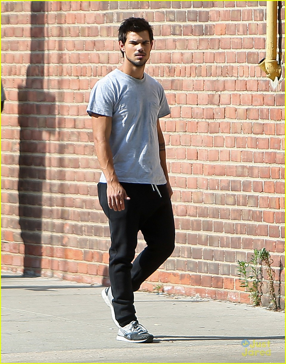 taylor lautner fake tattoos for tracers 01