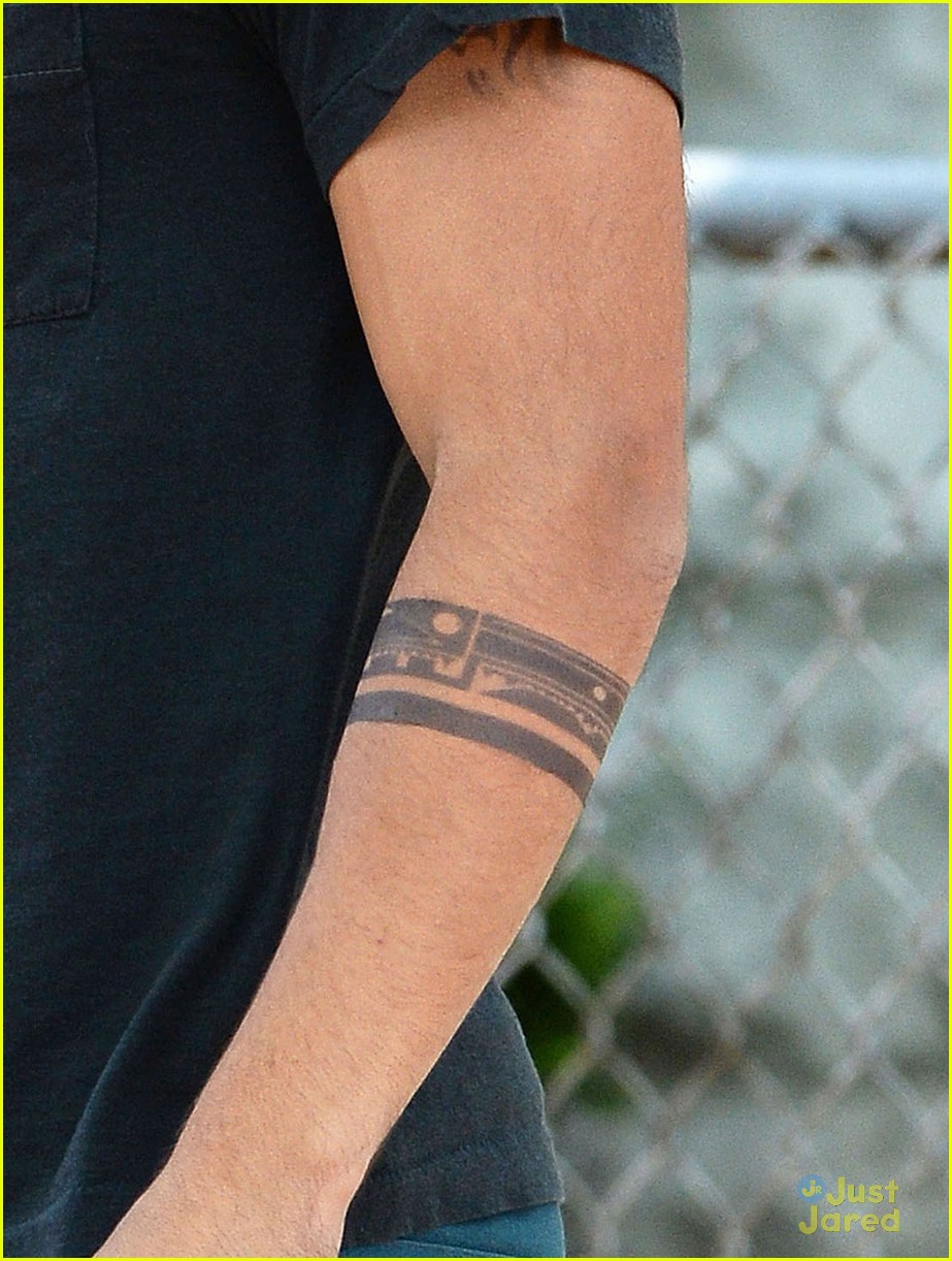 taylor lautner fake tattoos for tracers 03