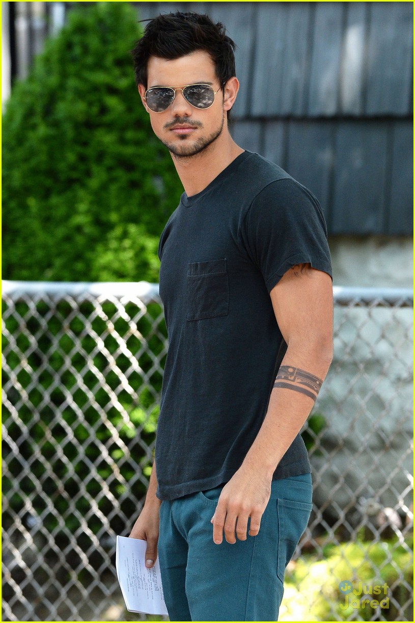 taylor lautner fake tattoos for tracers 04