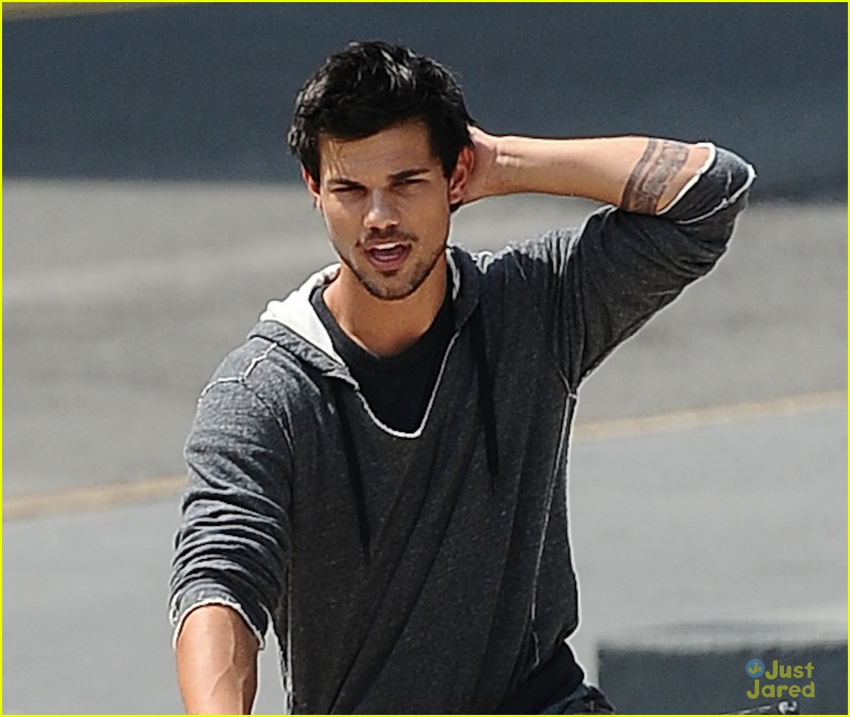 marie avgeropoulos taylor lautner tracers jump 01