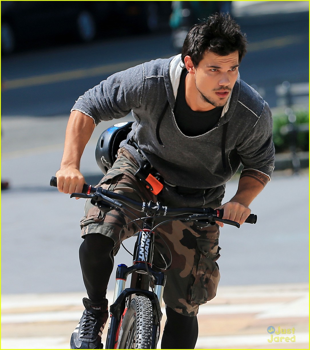 marie avgeropoulos taylor lautner tracers jump 07