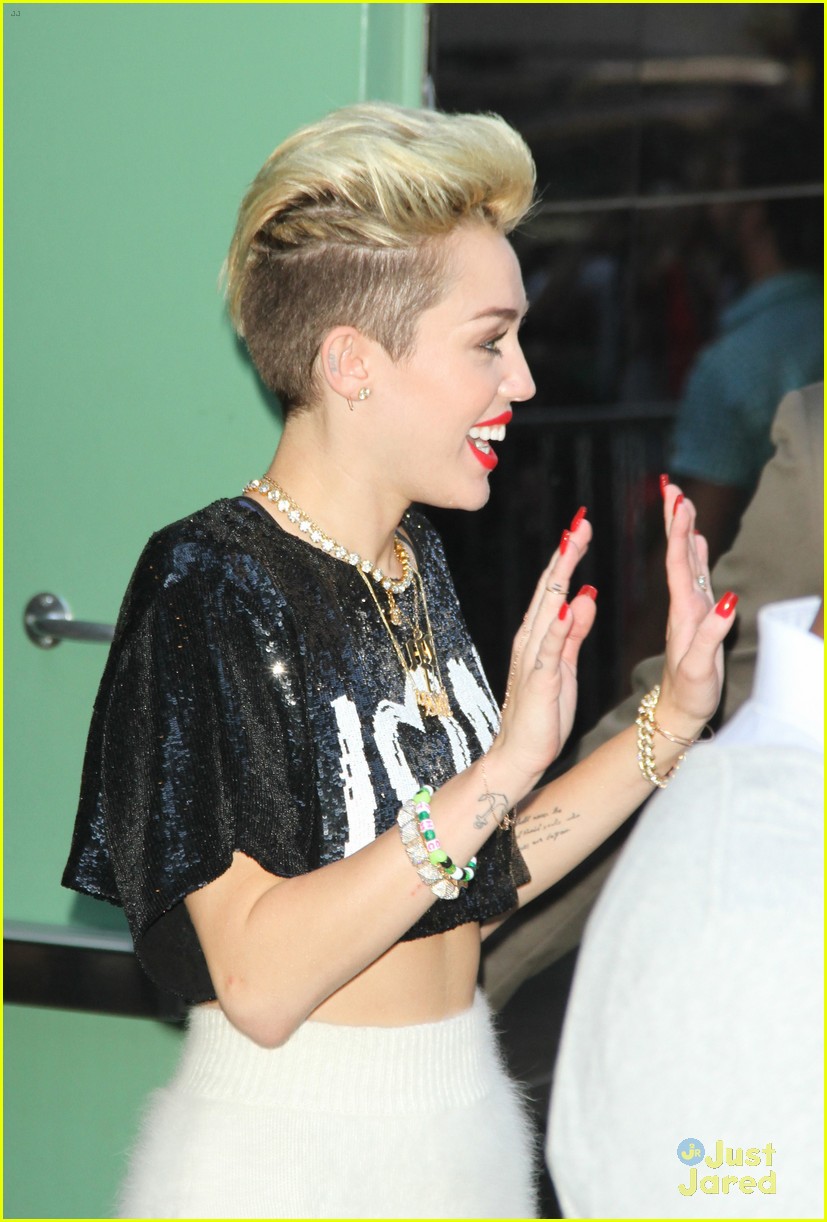 miley cyrus we cant stop gma performance watch now 04