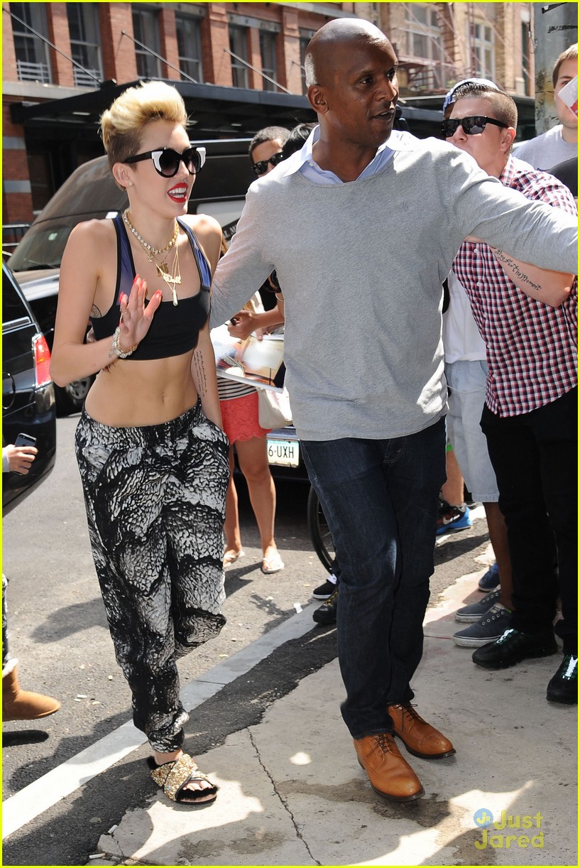 Miley Cyrus: Bra Top in NYC: Photo 572633, Miley Cyrus Pictures