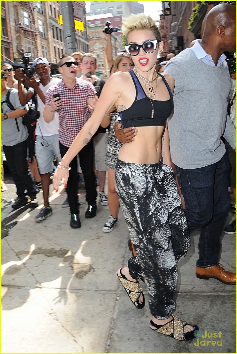 Miley Cyrus: Bra Top in NYC: Photo 572638