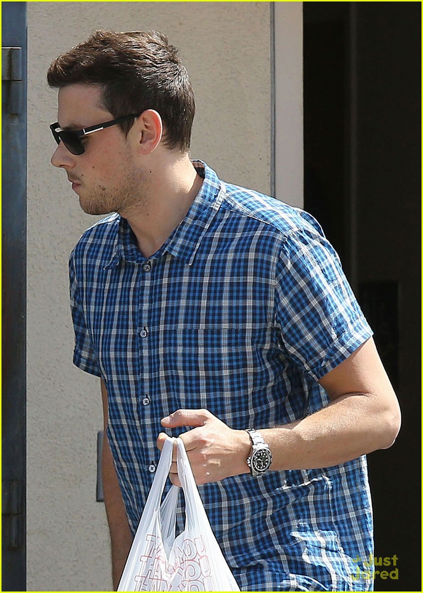 cory monteith lunch to go 09