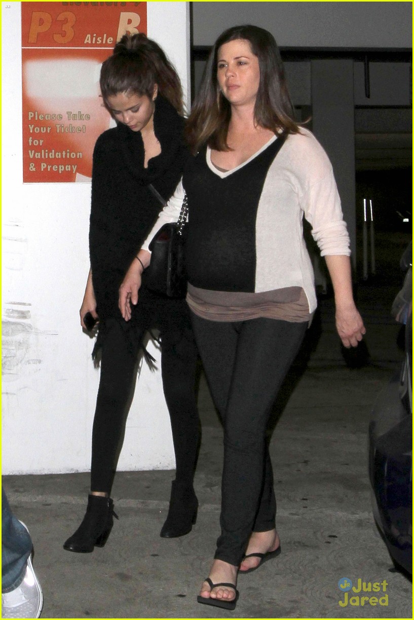 selena gomez hits the movies with her mom and stepdad 05