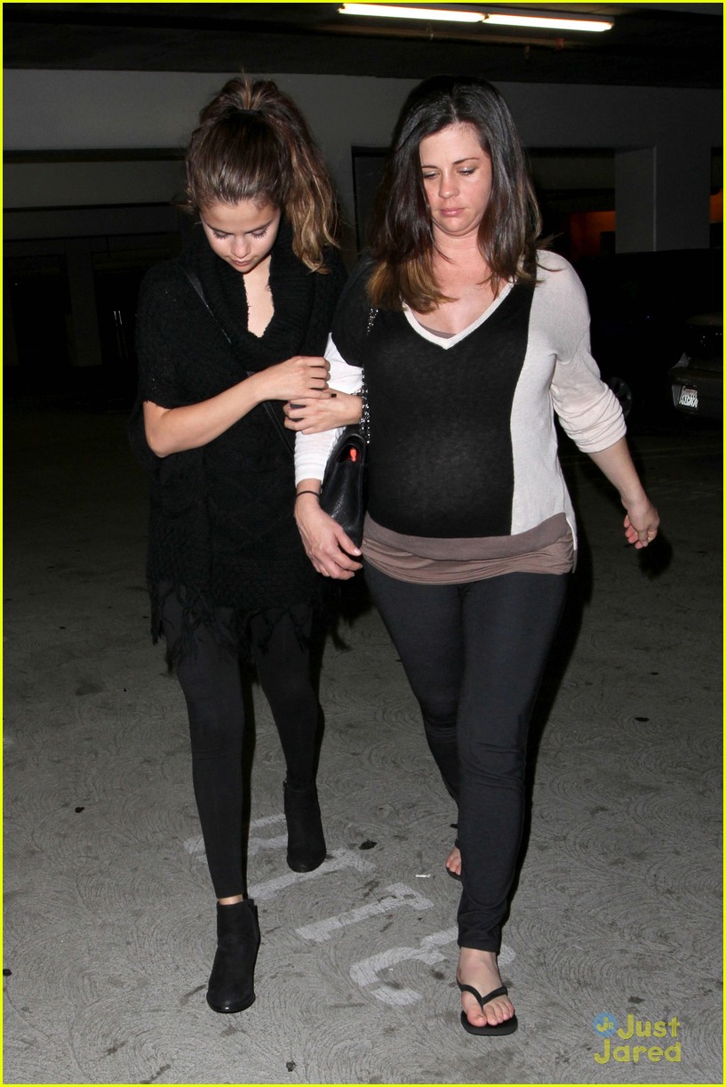 selena gomez hits the movies with her mom and stepdad 08