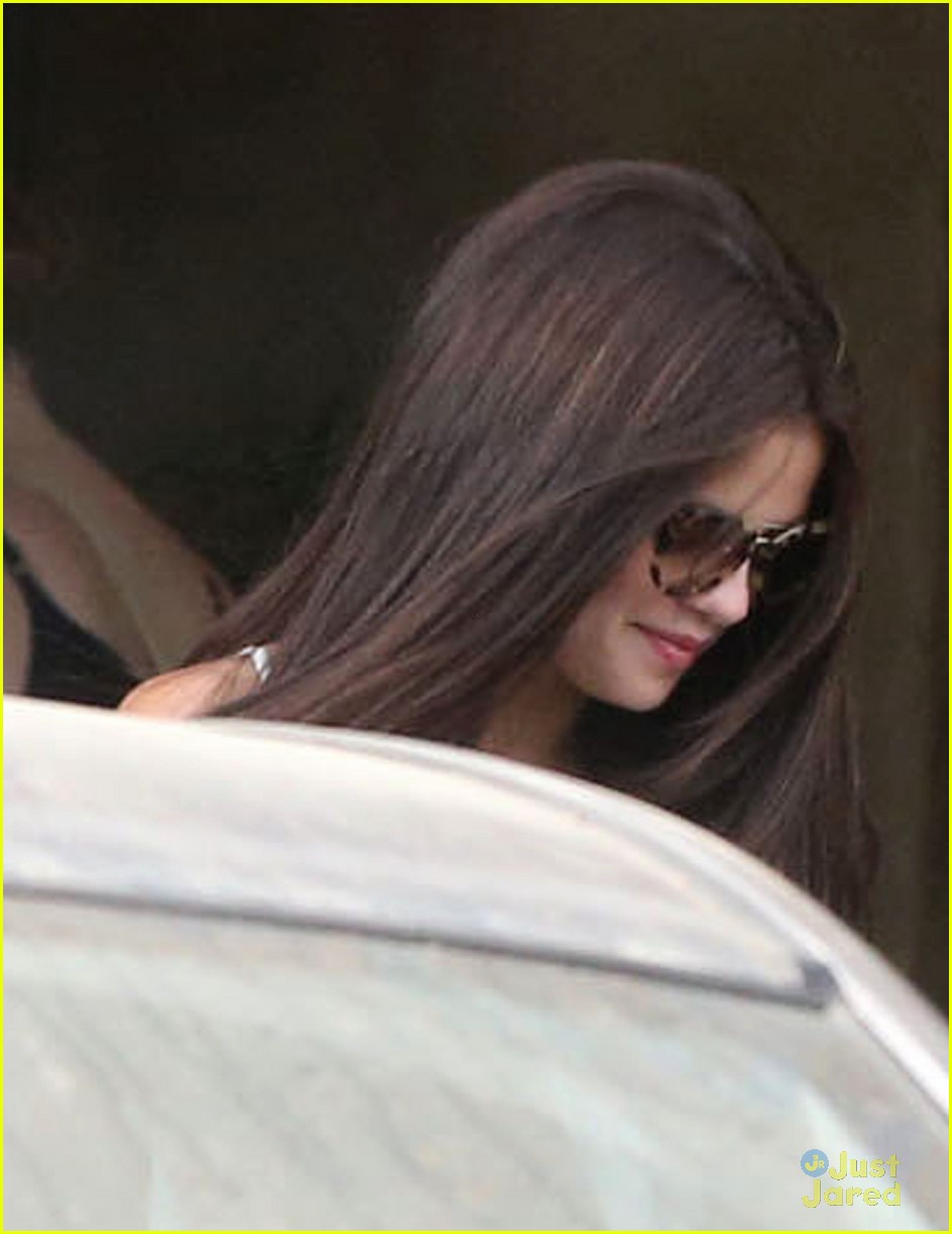 selena gomez so excited to be a big sister 22