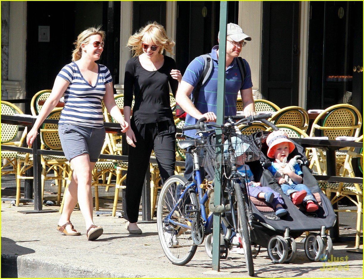 emma stone andrew family outing 10