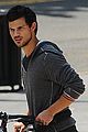 taylor lautner bike riding for tracers filming in nyc 04