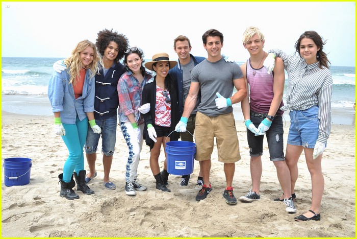 teen beach musical cast beach cleanup 05