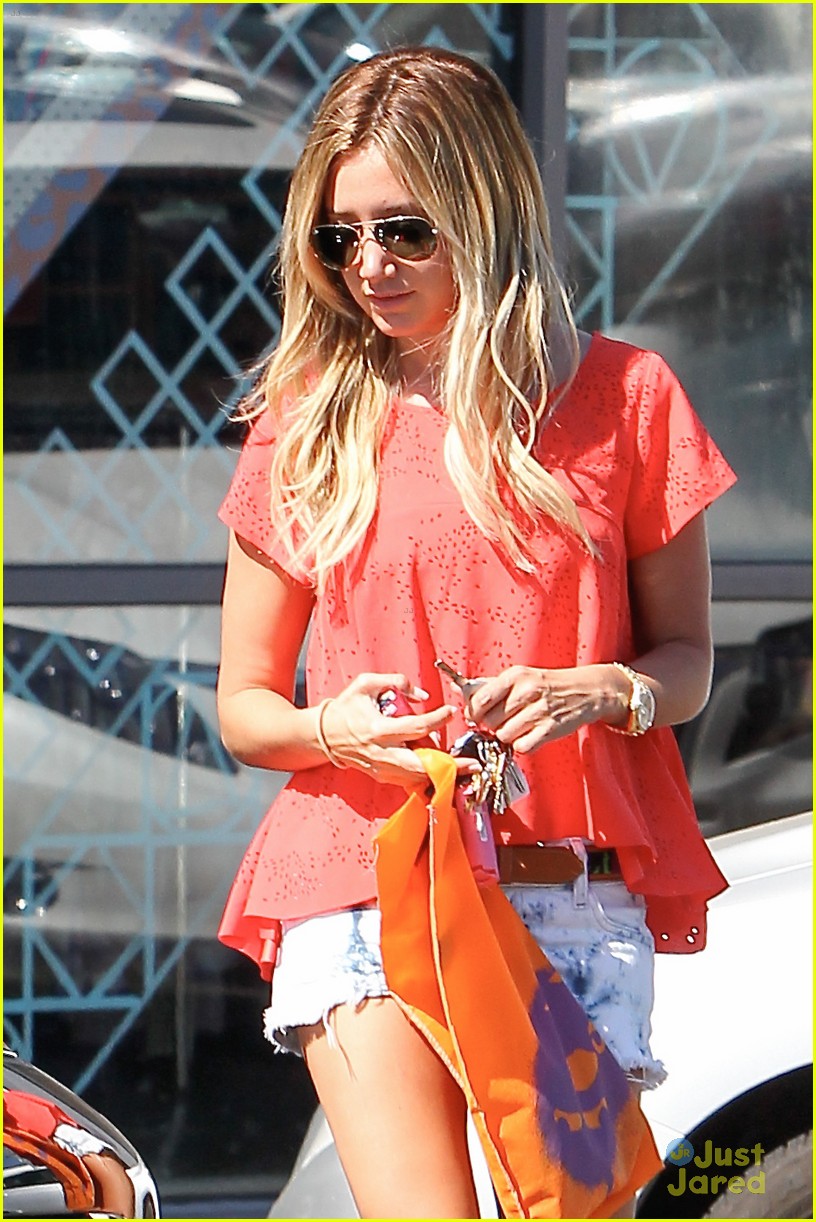ashley tisdale urban outfitters 08