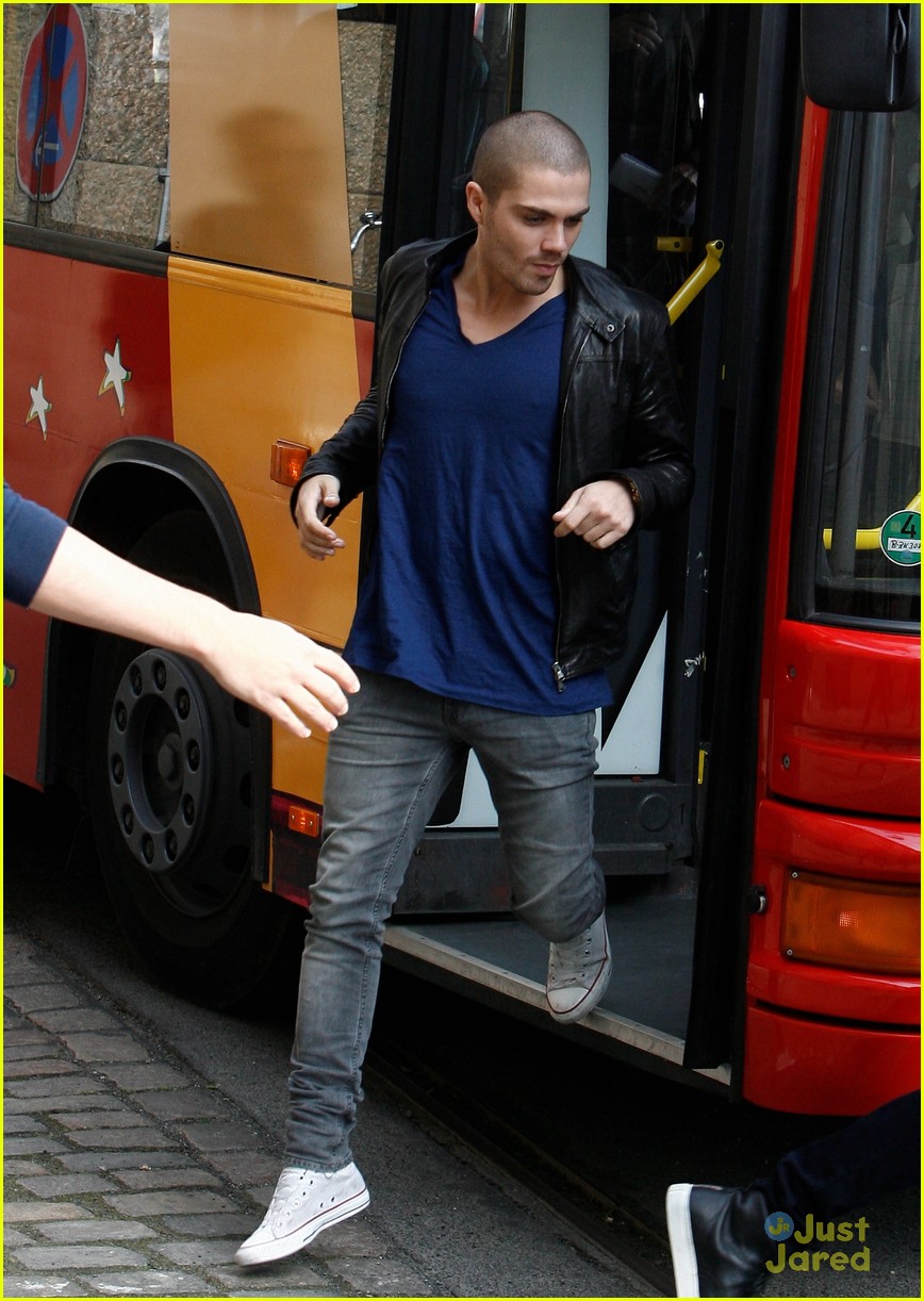 the wanted sightseein in berlin with fans 07