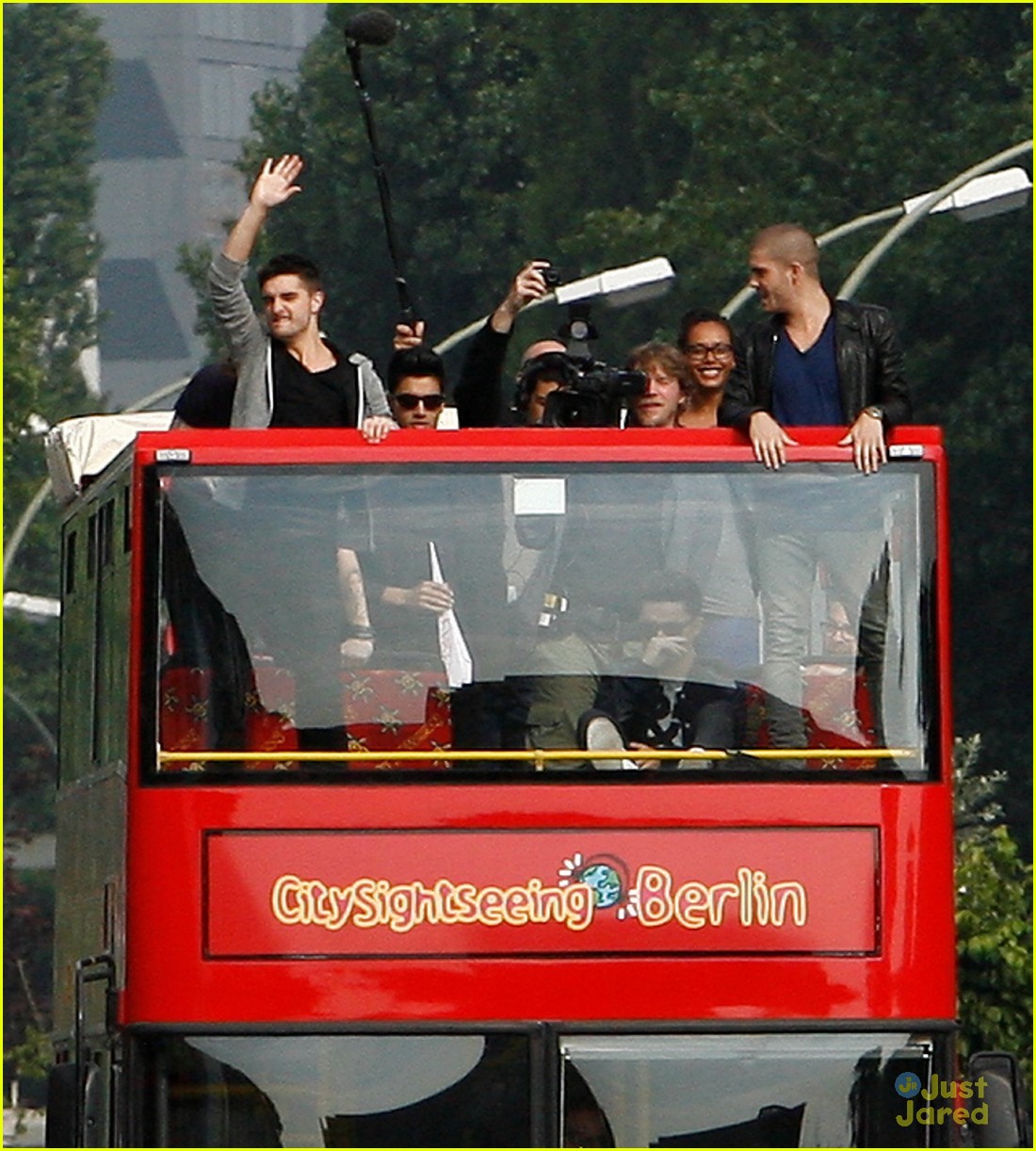 the wanted sightseein in berlin with fans 12