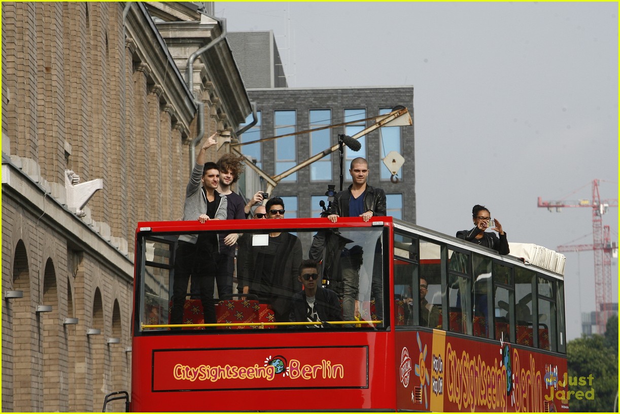 the wanted sightseein in berlin with fans 14