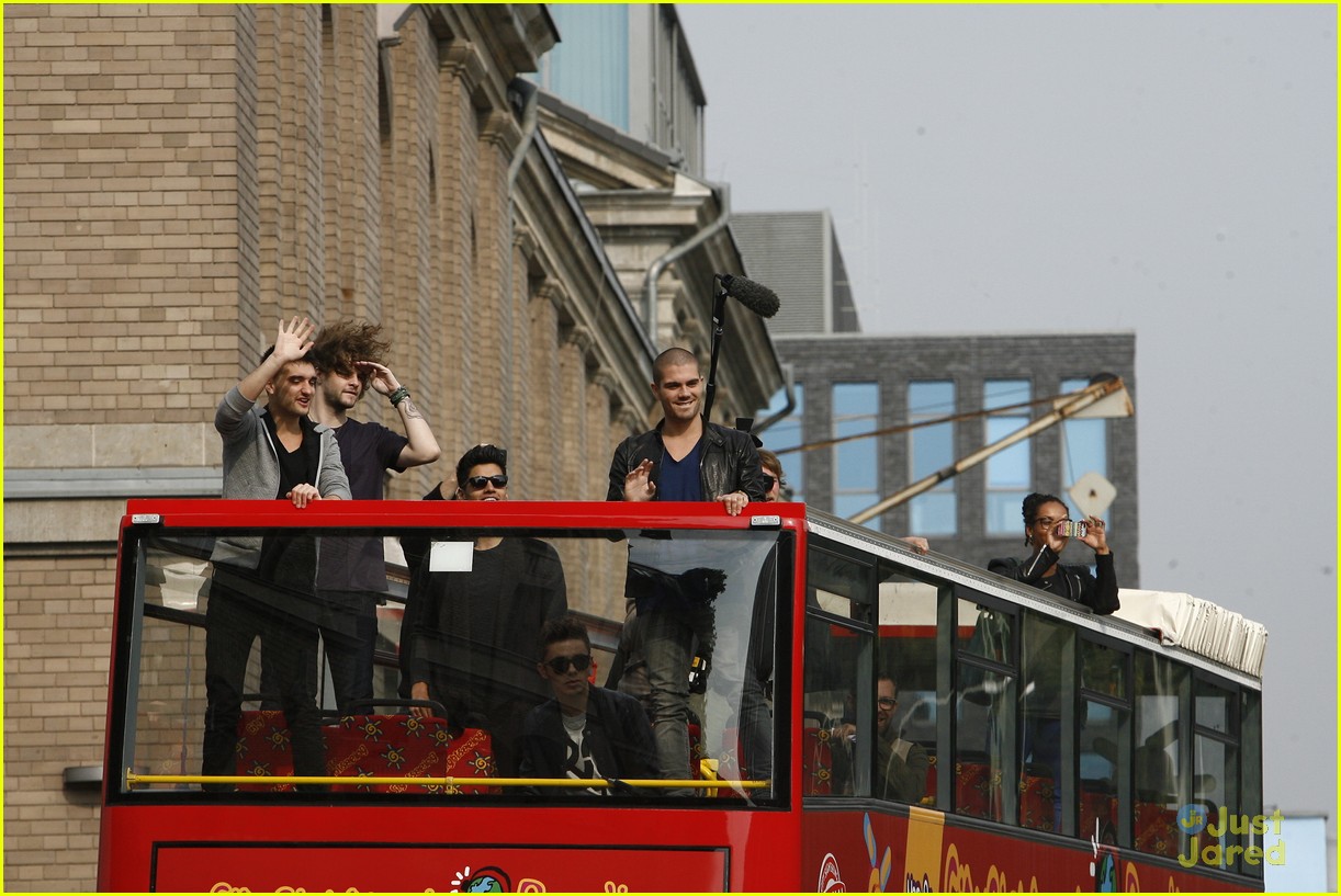the wanted sightseein in berlin with fans 16