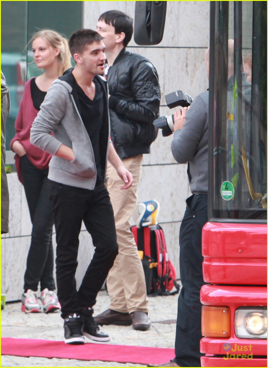 the wanted sightseein in berlin with fans 25
