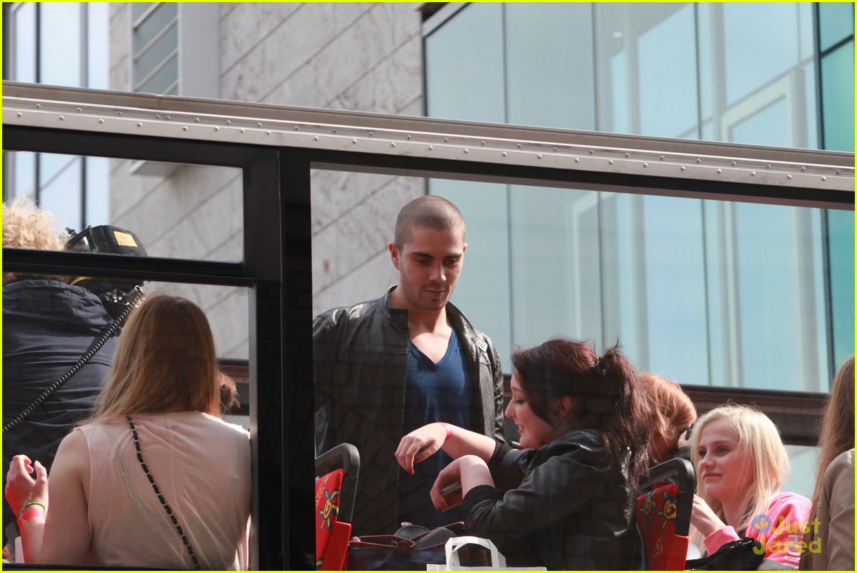 the wanted sightseein in berlin with fans 33